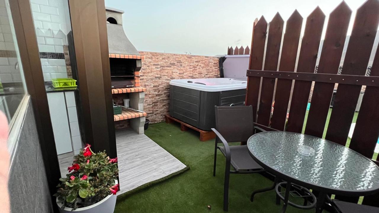 Estudio Agradable, Con Jacuzzi, Terraza Y Barbacoa, Totalmente Independiente Διαμέρισμα Κοραλέχο Εξωτερικό φωτογραφία