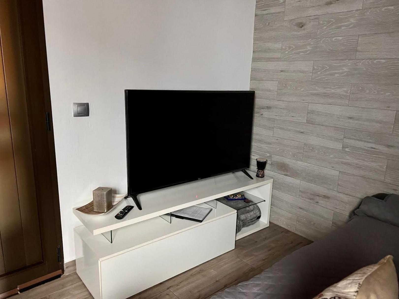 Estudio Agradable, Con Jacuzzi, Terraza Y Barbacoa, Totalmente Independiente Διαμέρισμα Κοραλέχο Εξωτερικό φωτογραφία
